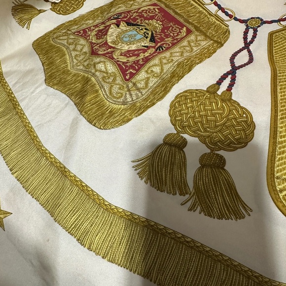 HERMES ❤️🌟 “POSTA ET CAVALERIE” SILK SCARF W/ HAND-ROLLED EDGES COMES W/ BOX ⭐️ - Picture 5 of 5
